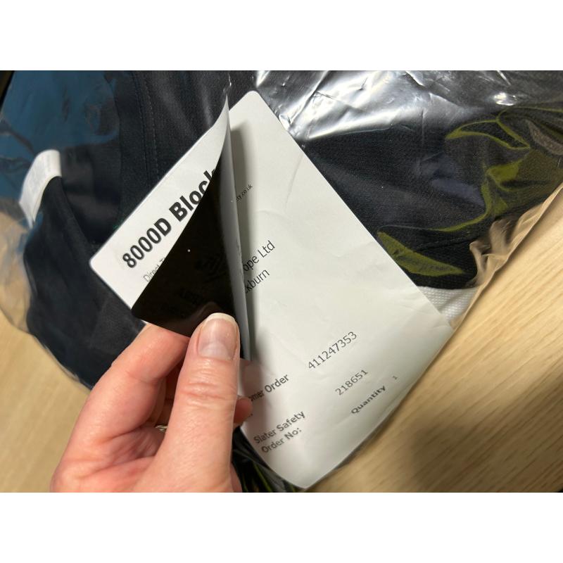 1x Zebra 8000D BLOCKOUT 102x76mm AD(200) Kern(76,2) 100 Etiketten/Rolle 1x Zebra 8000D BLOCKOUT 102x76mm AD(200) Kern(76,2) 100 Etiketten/Rolle